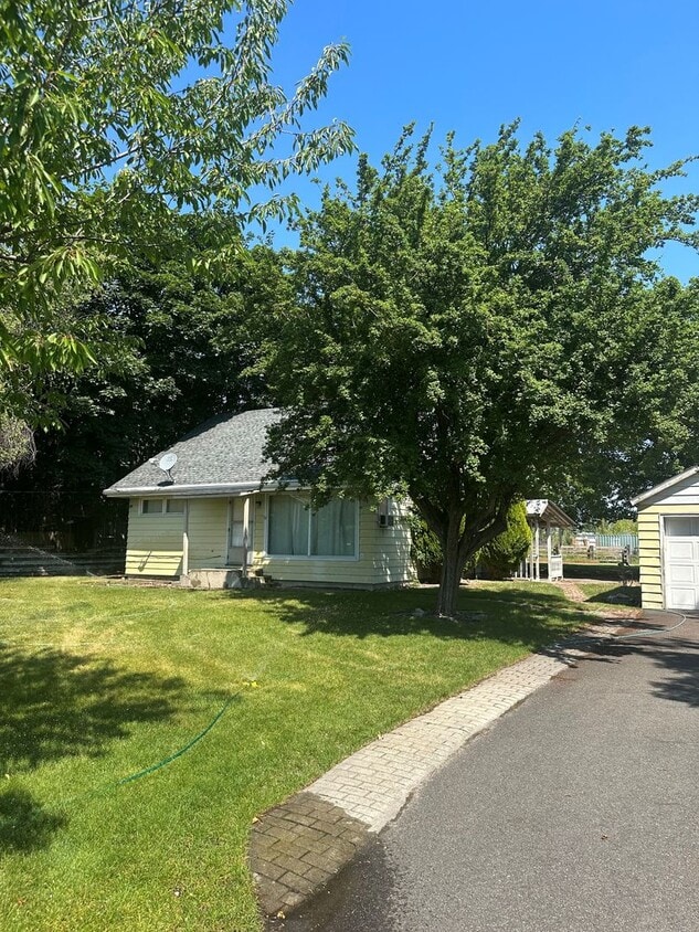 Primary Photo - Cute 3 Bedroom House!!!