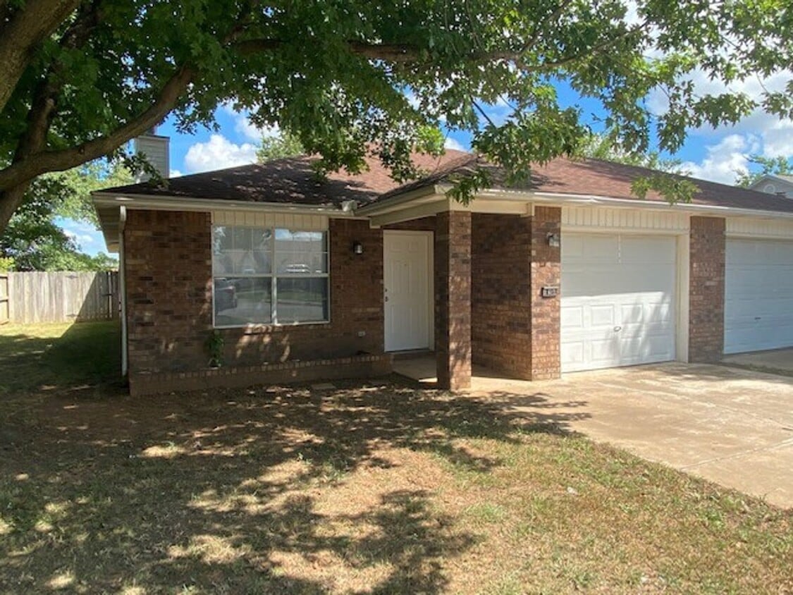 Primary Photo - Adorable 3 Bedroom Duplex in Farmington!