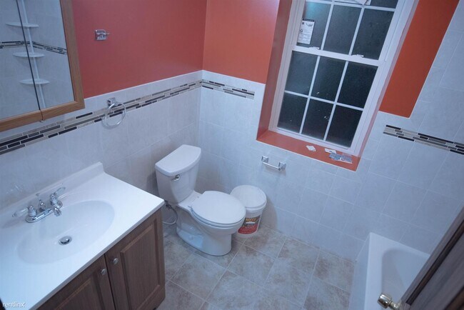 Building Photo - 2 br, 1 bath  - 411 Broadway # 3F