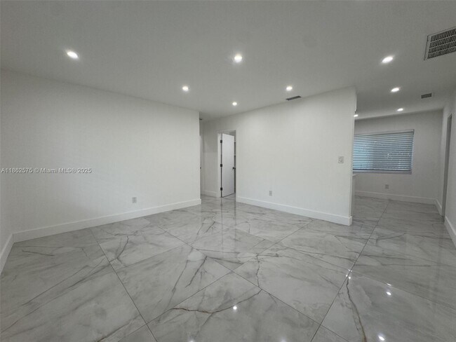 Foto del edificio - 1431-1433 N 14th Way