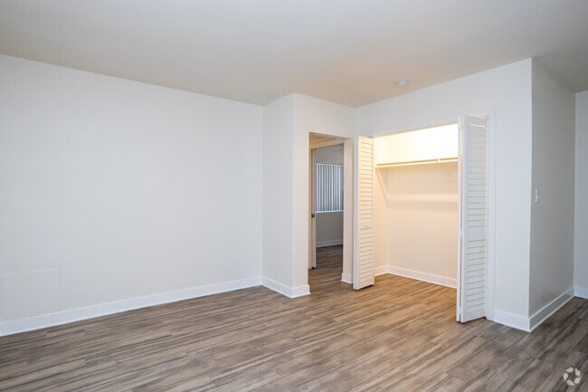 Habitación tipo estudio con cama, 1BA y 80 metros cuadrados/850 pies cuadrados - South Olive Apartments