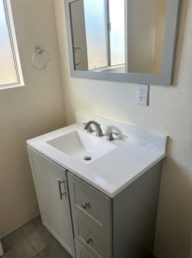 Building Photo - 61946 Oleander Dr