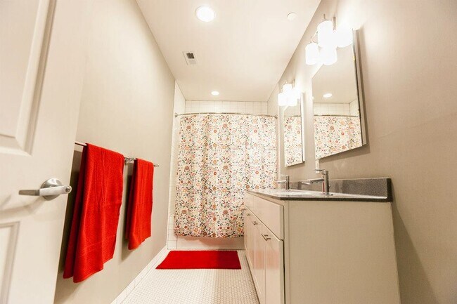 Baño con tocador doble - North 15th