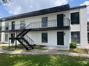 Building Photo - 1701 Johanna Dr