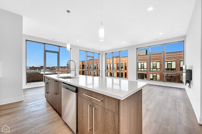 Building Photo - 3087 N Avers Ave