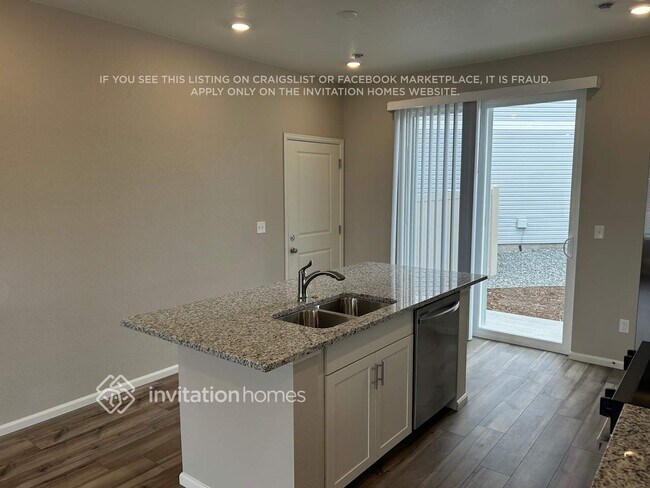 Building Photo - 9365 Twin Sisters Dr