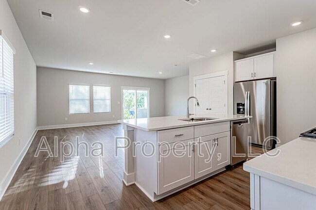 Building Photo - 208 Round Back Wy