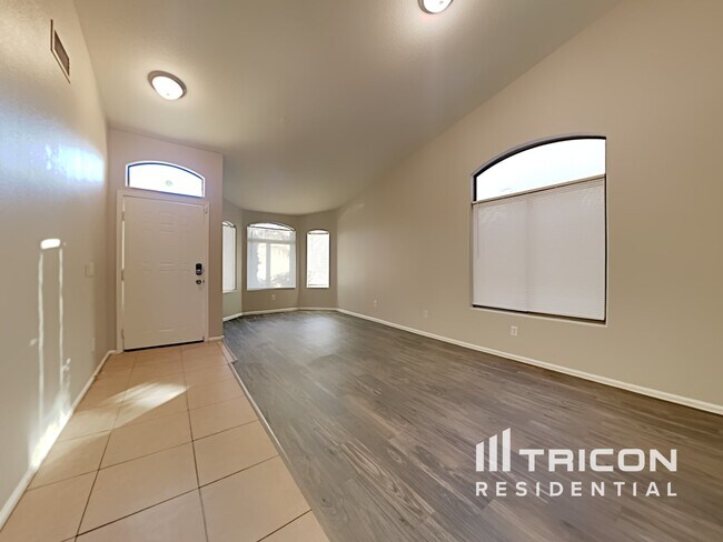 Building Photo - 7906 S 46th Ln