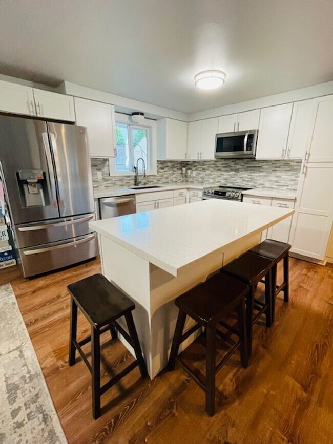 Building Photo - Beautifully Remodeled Rambler in Maple Valley