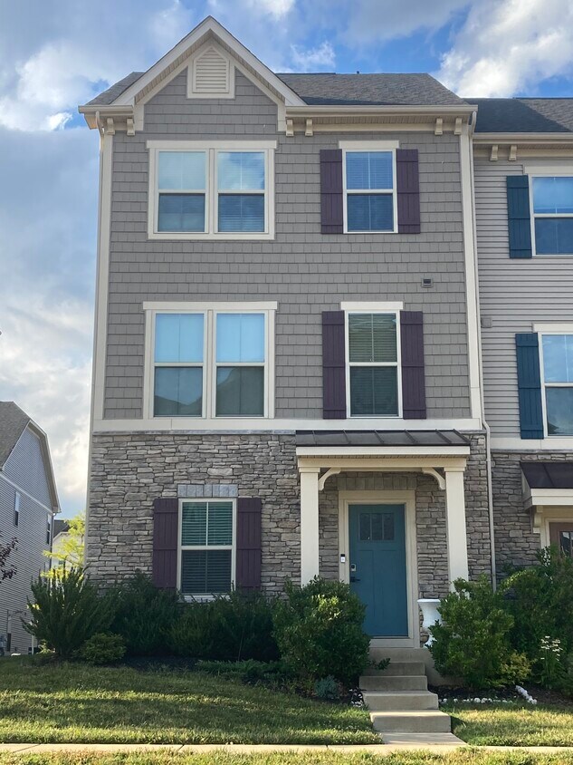 Primary Photo - 5767 Meadowood St