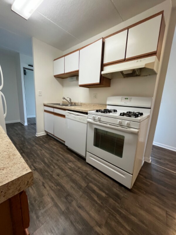 Building Photo - 5011 Valley Ln