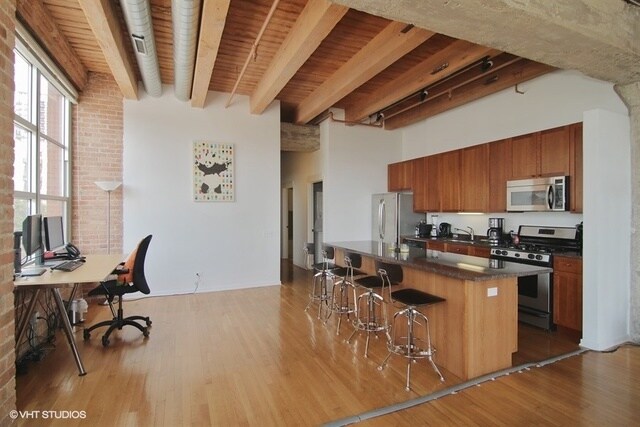 Building Photo - 333 S Desplaines St