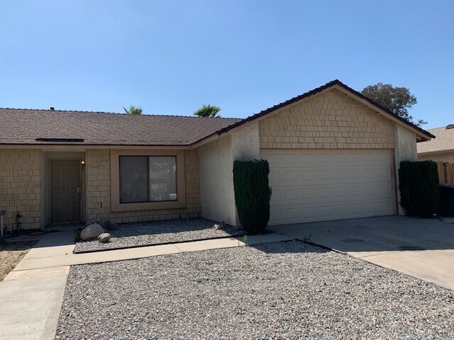 Redlands Home with NEW Paint & Tile Throughout - Redlands Home with NEW Paint & Tile Throughout