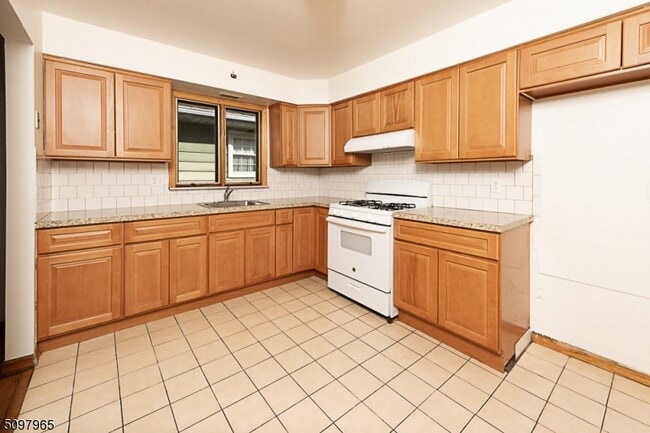 Building Photo - 900 S Park St