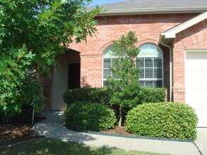 Building Photo - 1030 Warbler Ln
