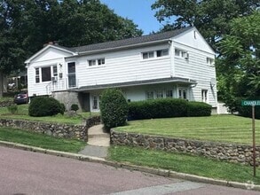 Building Photo - 5 Chandler Rd