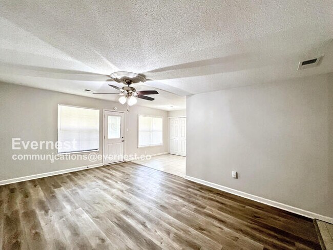 Foto del edificio - 7329 Eastover Dr