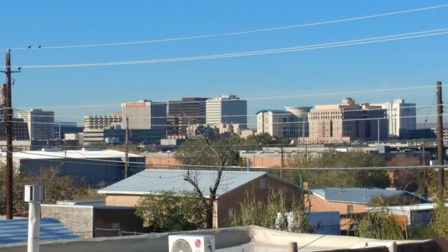 Building Photo - 1508 Edith Blvd NE