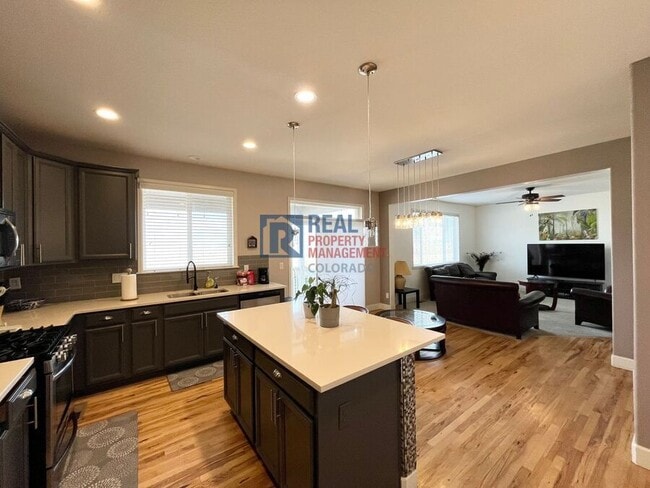 Foto del edificio - 15991 Village Cir E