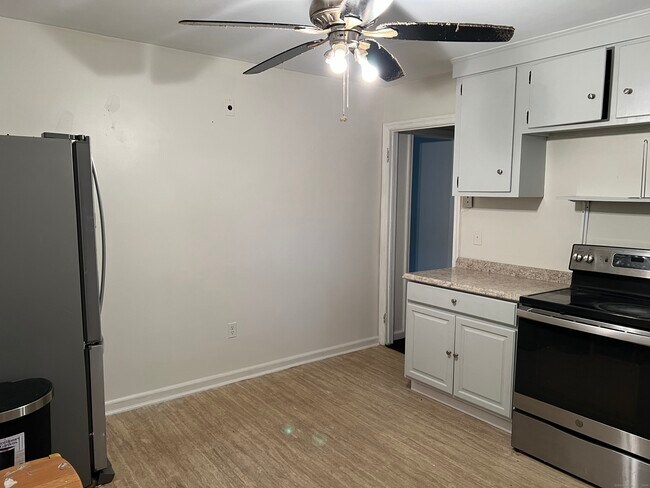 Foto del edificio - 221 Anton Dr