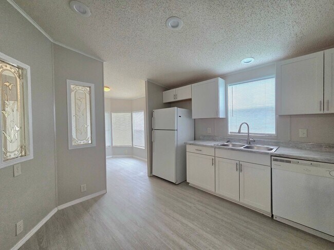 Foto del edificio - Beautiful 3Bed/2Bath Home in Lakeland