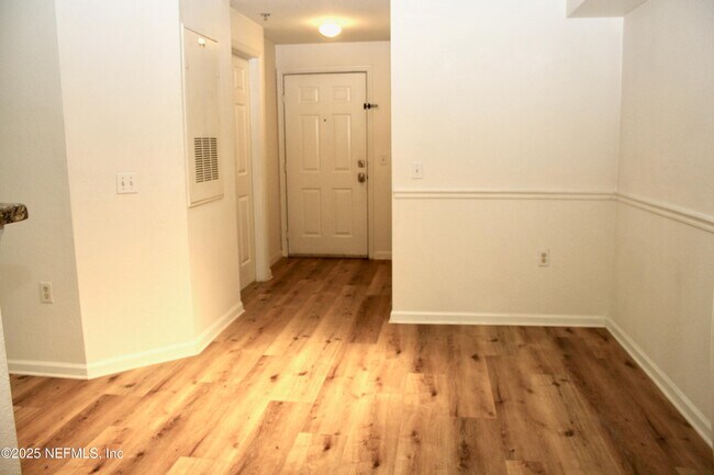 Foto del edificio - 8550 Touchton Rd