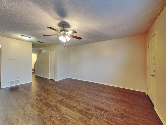 Foto del edificio - 930 Southmoor Dr