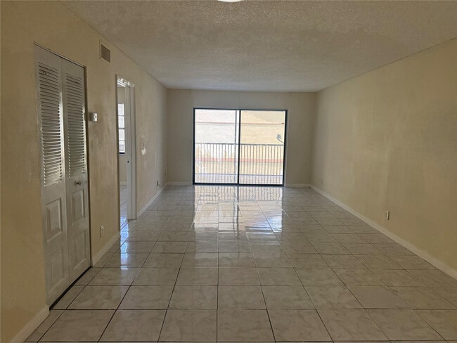 Foto del edificio - 3512 NW 114th Ln