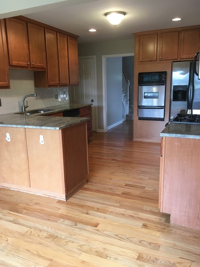Foto del edificio - 3625 Russett Ln