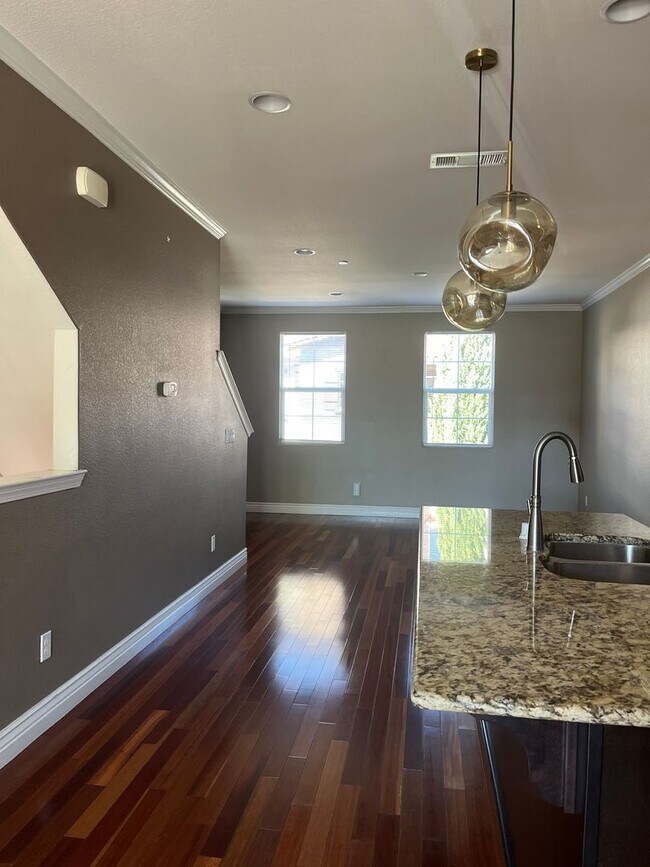 Foto del edificio - $3990 / GORGEOUS 3 BEDROOM HOME IN ARDENWO...
