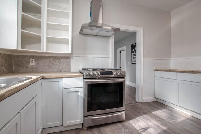 Foto del edificio - 1036-1038 Cass Ave SE