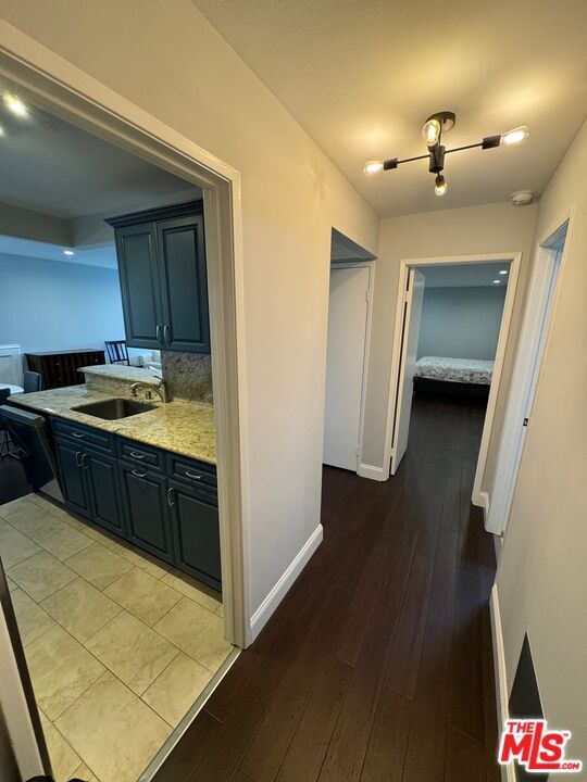 Building Photo - 8530 Holloway Dr