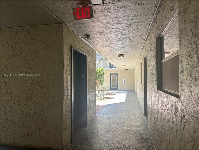 Foto del edificio - 1820 SW 81st Ave