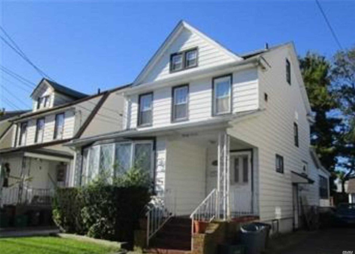 27 Starks Pl, Lynbrook, NY 11563 House for Rent in Lynbrook, NY