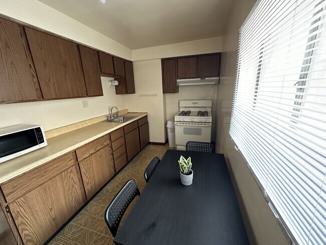 Foto del edificio - 10 Oakland Sq