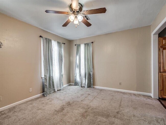 Foto del edificio - 211 W Dale St