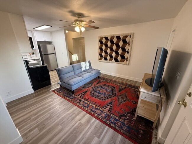 Living room - 658 Hillside Cir