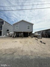 Building Photo - 128 E Dory Dr