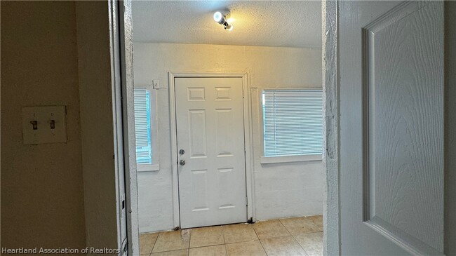 Building Photo - 313 E Booker St