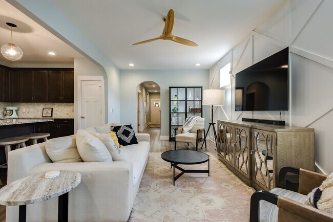 Foto del edificio - **NOW AVAILABLE!!**  Gorgeous Home Minutes from Downtown Nashville