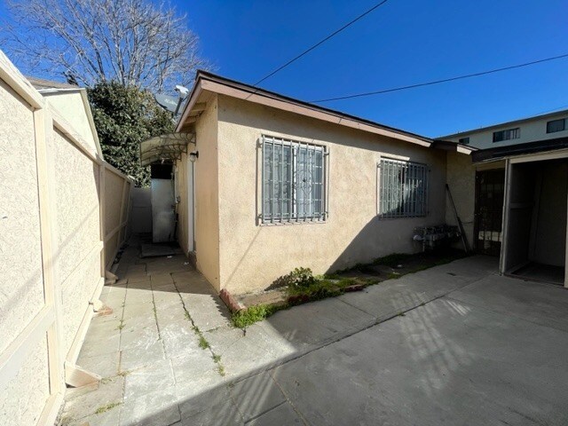 Foto del edificio - 12321 - 12325 Oak St.