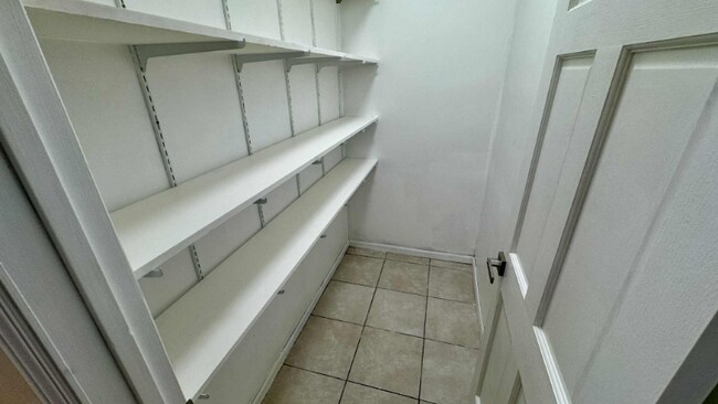 Foto del edificio - 1254 N Bosworth Ave