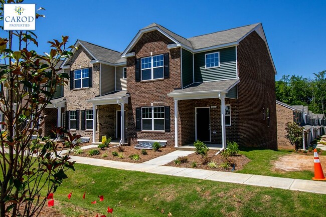 Building Photo - Tri-Level Townhome in Highland Creek Area