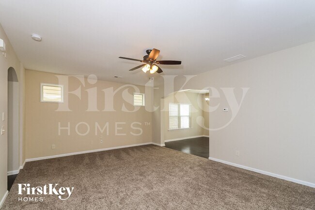 Foto del edificio - 703 Barberry Dr