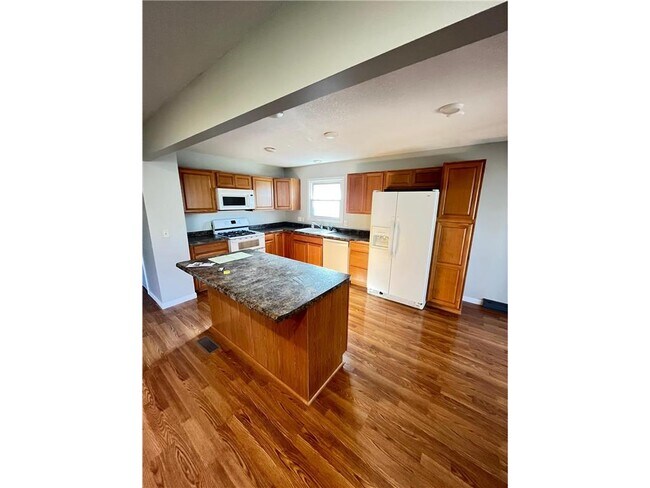 Foto del edificio - 1811 Judd Ave N