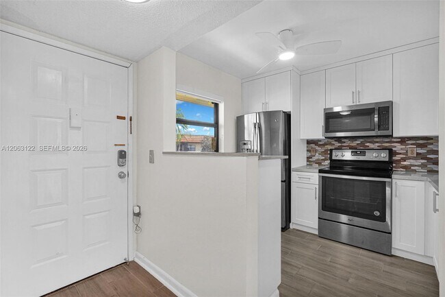 Foto del edificio - 7142 Golf Colony Ct