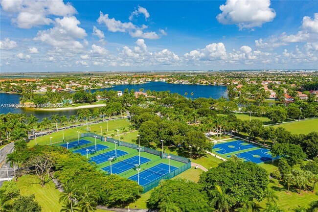 Foto del edificio - 6814 NW 107th Pl