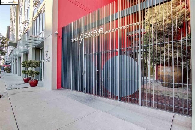 Building Photo - 311 Oak St