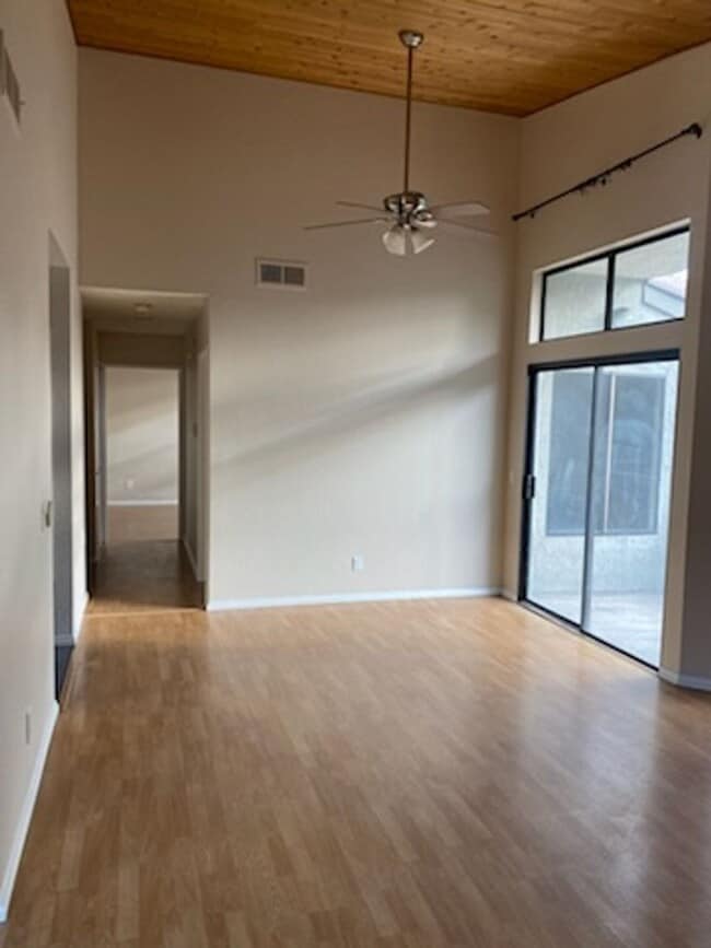 Building Photo - 18 Brownfield Ln