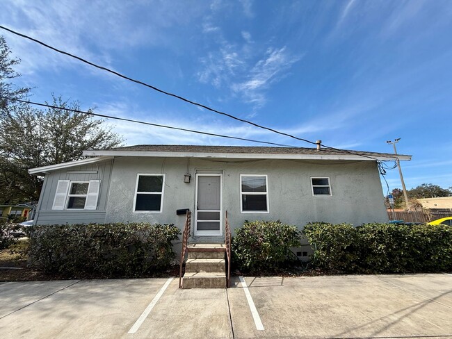 Building Photo - Cute 2/1 Home by Downtown!